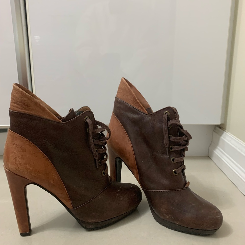 Brown leather 2.5 inch heels